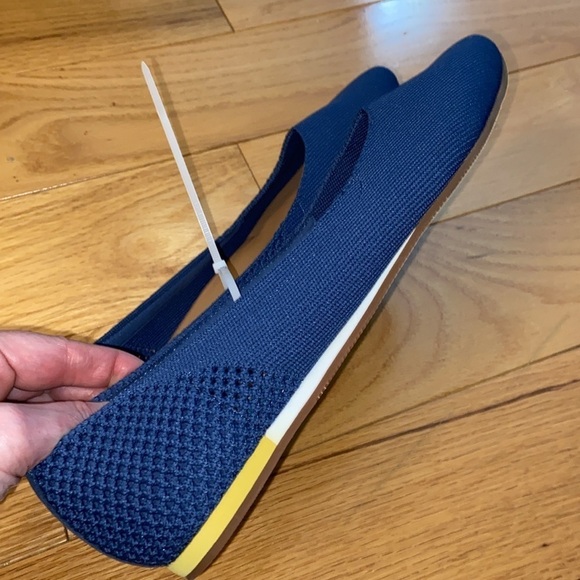 NEW Sava Lea Pointed Toe Ballerina Shoe in size 39/US 9, new without box - Picture 2 of 7